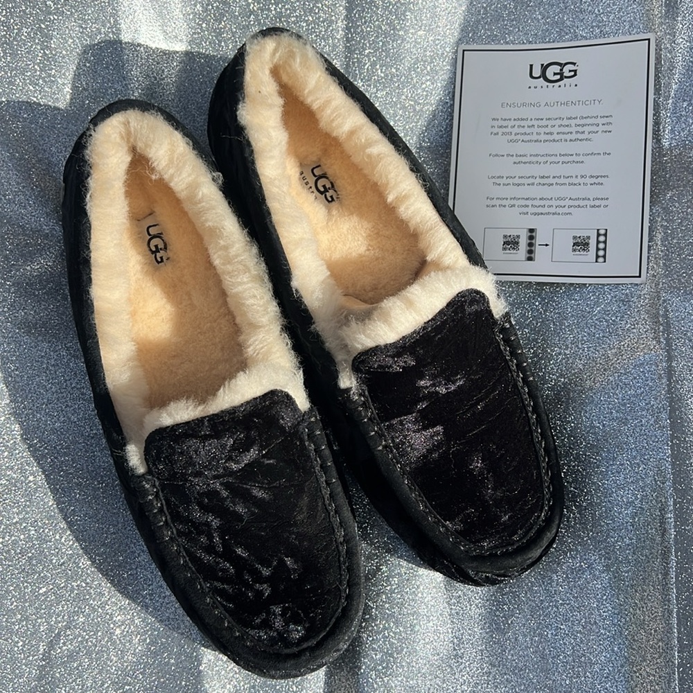 NiB. UGG W Ansley Crushed Black velvet Slippers. Size 10.